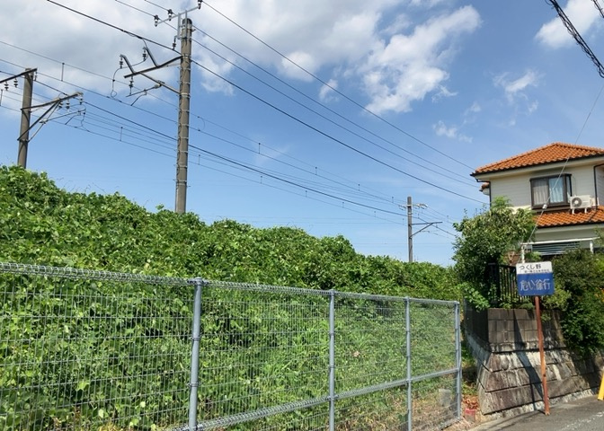 眺望を気にして物件を探す場合、前面に建物が建っていないか現地で確認しましょう！前面に建物があると景色はもちろん、日当たりや風通しにも影響が出てきます。住んだ時のことを想像しながら現地見学をしましょう。