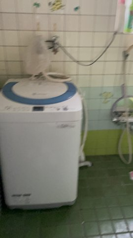 お風呂場に洗濯機が置けるようになっています