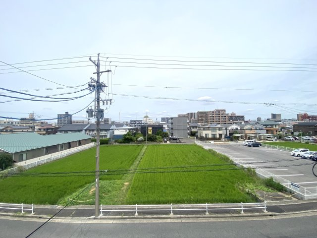 物件周辺は、住宅地なので交通量もさほどなく、静かで過ごしやすいイメージです♪