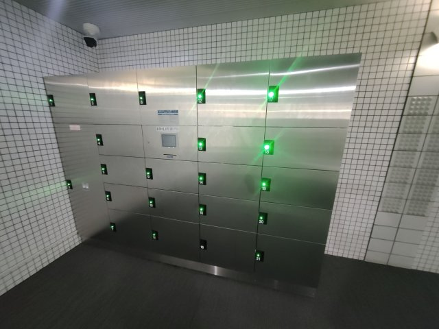 宅配ボックスを複数設置。不在時のお荷物受取にも便利です。　