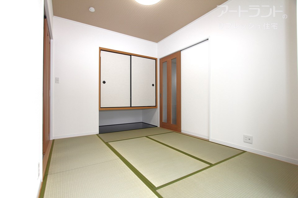 【1階和室5帖】リビング隣接の和室、畳新設、ふすま・障子貼り替え済み♪