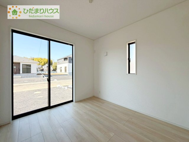 机にベットを置けば子供部屋の完成です！