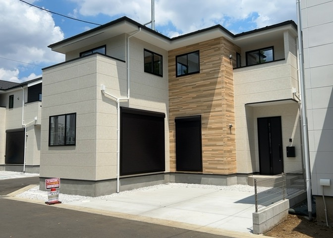 住宅用の土地では前面道路に2m以上接していなければならないと法律で定められています。しかし、お持ちの車のサイズやライフスタイルなどにより、2mでは利便が悪い場合もございますので、事前に確認しましょう。