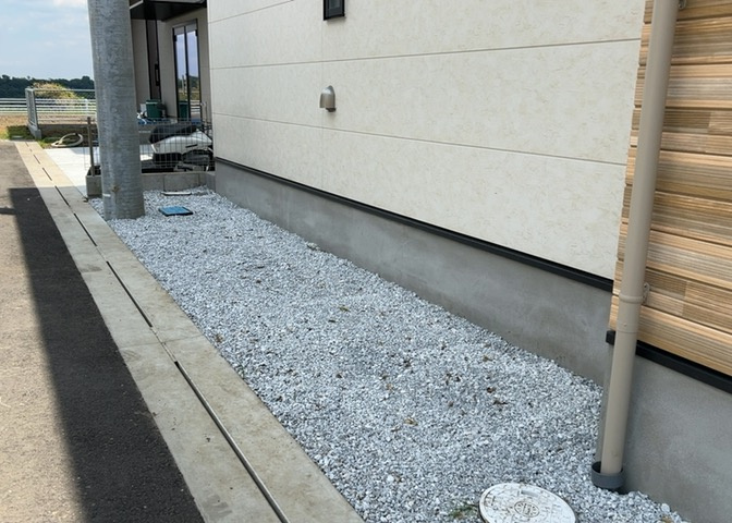 庭があることでガーデニングや家庭菜園はもちろん、こどもの遊び場やペットを放して遊ぶことができます。また、家の周囲に余裕があるということです。隣地との間があれば、十分な日当たりと、風通しが確保できます。