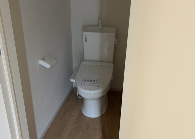トイレは大きさや形、機能、抗菌性などが異なる多種多彩なタイプが各メーカーから出ています。それぞれに良さがあるため、事前にどういったタイプのトイレがいいのかをご家庭内で決めて、内見に行くといいでしょう。