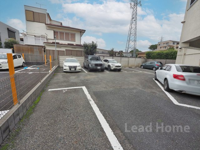 敷地内にゆったりとした駐車スペースを確保！車への乗り降りや荷物の積み下ろしもスムーズに行えます♪