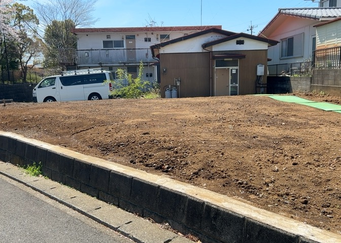 土地を買う際、住む地域の自治体や福祉の補助制度にも注目してみましょう。子供や老人の医療補助やゴミ出しのルールなど、自治体によってルールに大きな違いがあるため、暮らしやすい土地で判断するとよいでしょう。
