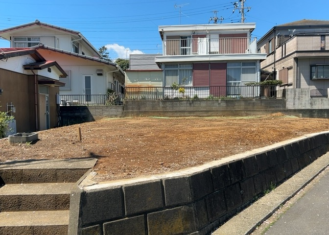 隣家の土地はどうなっているのか、生活利便施設が近くにあるのか、学校まで近いかなど、お客様のライフスタイルにあわせたイメージが重要です。また、近くにあると困る施設が近くにないかも確認するといいでしょう。
