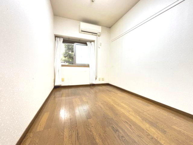 こちらは6帖の洋室です。