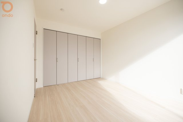 【ondo建プラン例/洋室】大容量のCLがあるので、ベッドスペース、デスクスペースを確保することができ、収納家具は不要で自然と片付くお部屋に。