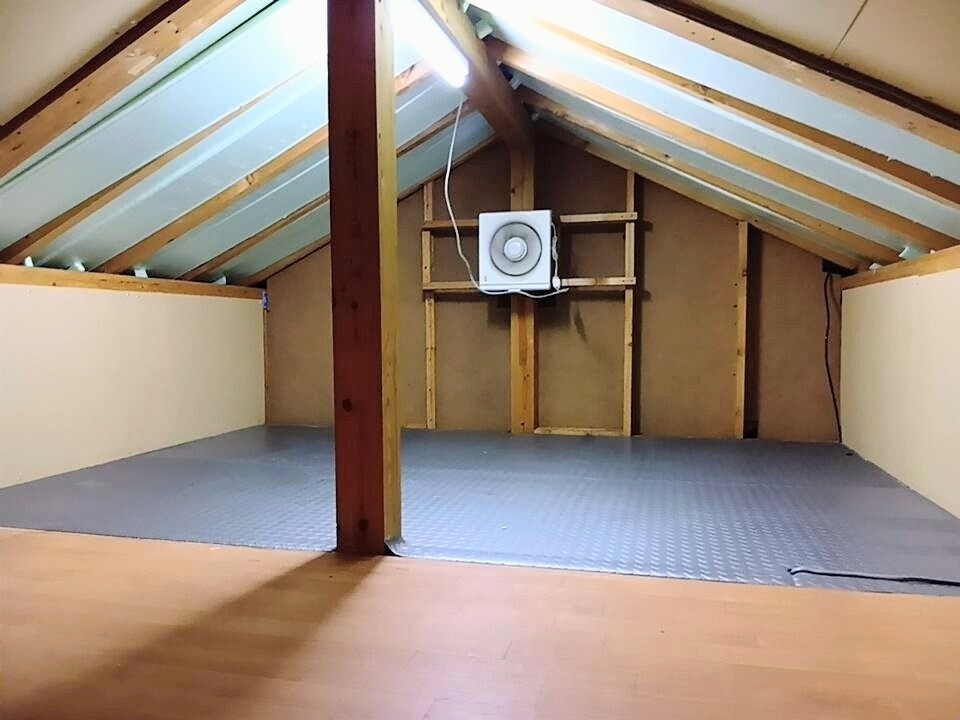 屋根裏収納スペース