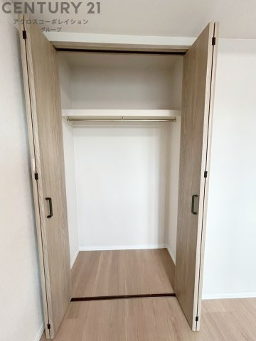 衣類やアクセサリー、小物類の収納が便利で整理整頓がしやすく、部屋の美観を保ちつつ、スペースを最大限に活用できます。衣服のしわやダメージを防ぎ、長持ちさせることができます。　