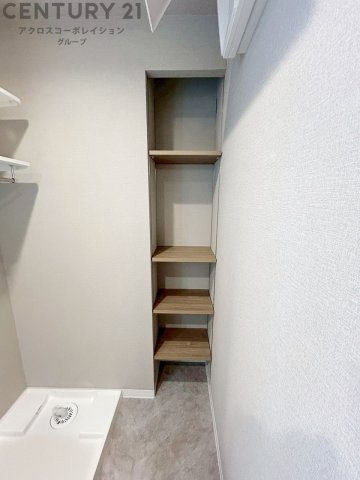 衣服の収納や脱ぎ着や整理整頓がしやすく、湿った衣類を乾燥させるスペースがありカビや臭いの発生を防ぎます。床の汚れを他の部屋に持ち込まず清潔を保つことができます。また快適な入浴環境の整備にも役立ちます。