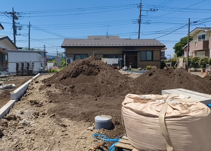 家を建てる前提で土地を探している場合、地盤の丈夫さは譲れない条件の一つです。地盤が脆弱だと追加工事が必要となります。また、過去に地盤沈下や液状化現象を起こした土地は、できるだけ避けた方がいいでしょう。
