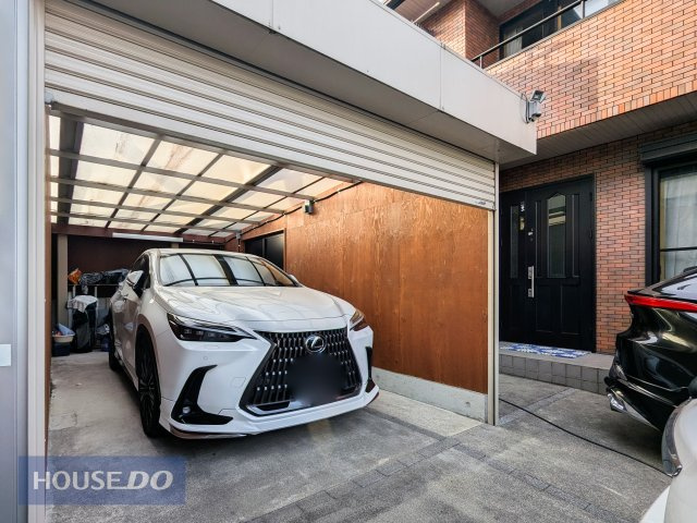 車庫　ガレージとして車以外でも自分だけのスペースとして楽しむのはいかがでしょうか。