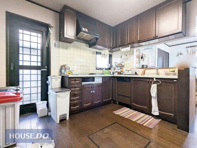 キッチンはL字キッチンで広くスペース使えるのがGOOD