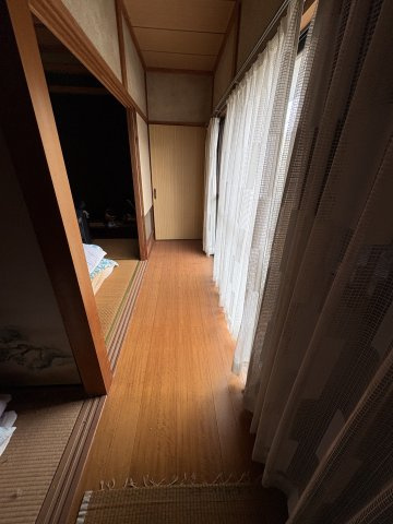 日当たりの良い南向きの縁側でくつろぎの時間を