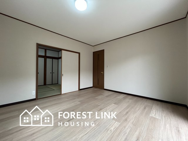 和室と隣接した洋室です。