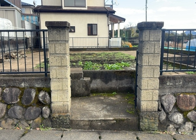 土地を買う際、住む地域の自治体や福祉の補助制度にも注目してみましょう。子供や老人の医療補助やゴミ出しのルールなど、自治体によってルールに大きな違いがあるため、暮らしやすい土地で判断するとよいでしょう。