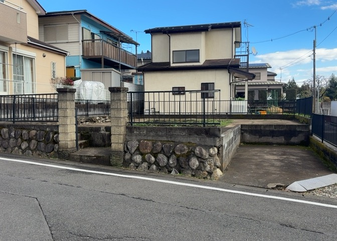 隣家の土地はどうなっているのか、生活利便施設が近くにあるのか、学校まで近いかなど、お客様のライフスタイルにあわせたイメージが重要です。また、近くにあると困る施設が近くにないかも確認するといいでしょう。