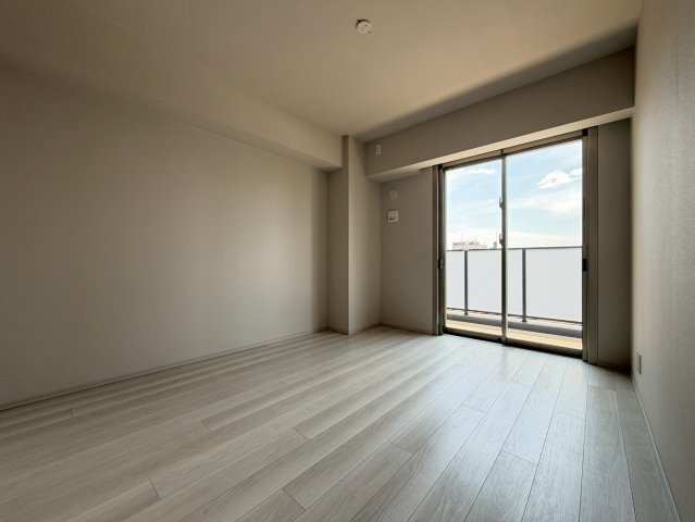 【洋室】約7.0帖の洋室！WICがあるのでお部屋のレイアウトなど楽しんで頂けます☆