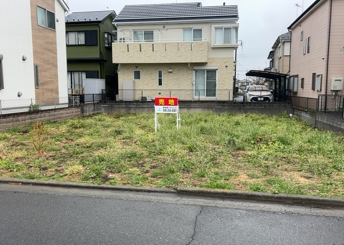 土地の形が極端に長細かったり、狭小地、あるいは道路との高低差がある傾斜地だった場合、後々売ろうとしても買い手がつかない場合もあります。後々、売却することになった時に価値の下がらない土地を選びましょう。