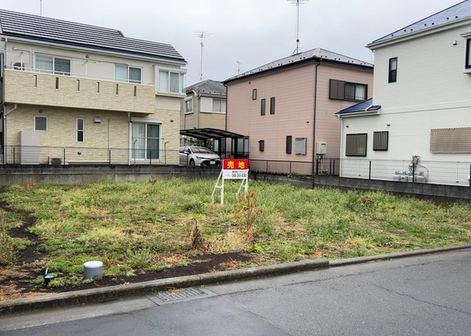 土地を買う際、住む地域の自治体や福祉の補助制度にも注目してみましょう。子供や老人の医療補助やゴミ出しのルールなど、自治体によってルールに大きな違いがあるため、暮らしやすい土地で判断するとよいでしょう。