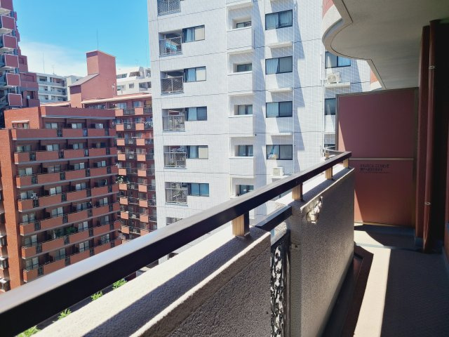 〇朝の澄んだ空気や、夕方に吹く清々しい風を感じられるバルコニー。