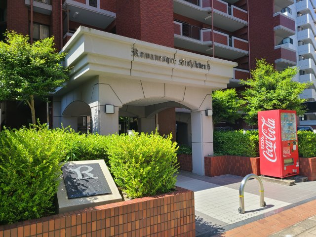 〇エントランスはマンションの顔。清潔感、存在感のあるエントランスは居住者の心を豊かにする。