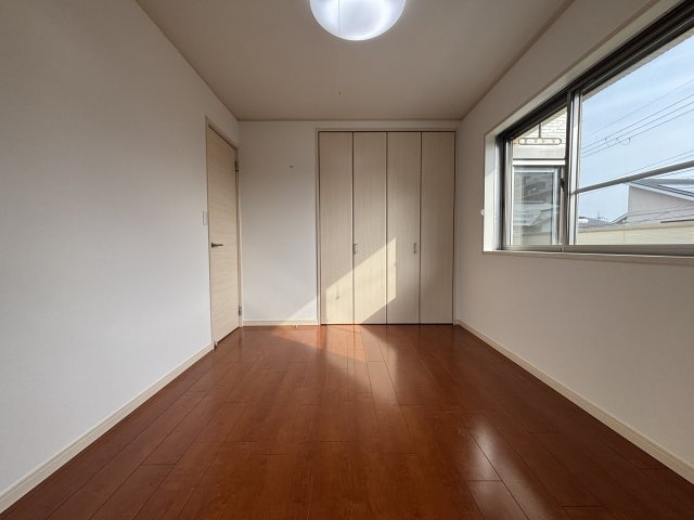 使い方が広がる、2階洋室。子ども部屋としてはもちろん、在宅ワークや趣味の部屋としても使えます。