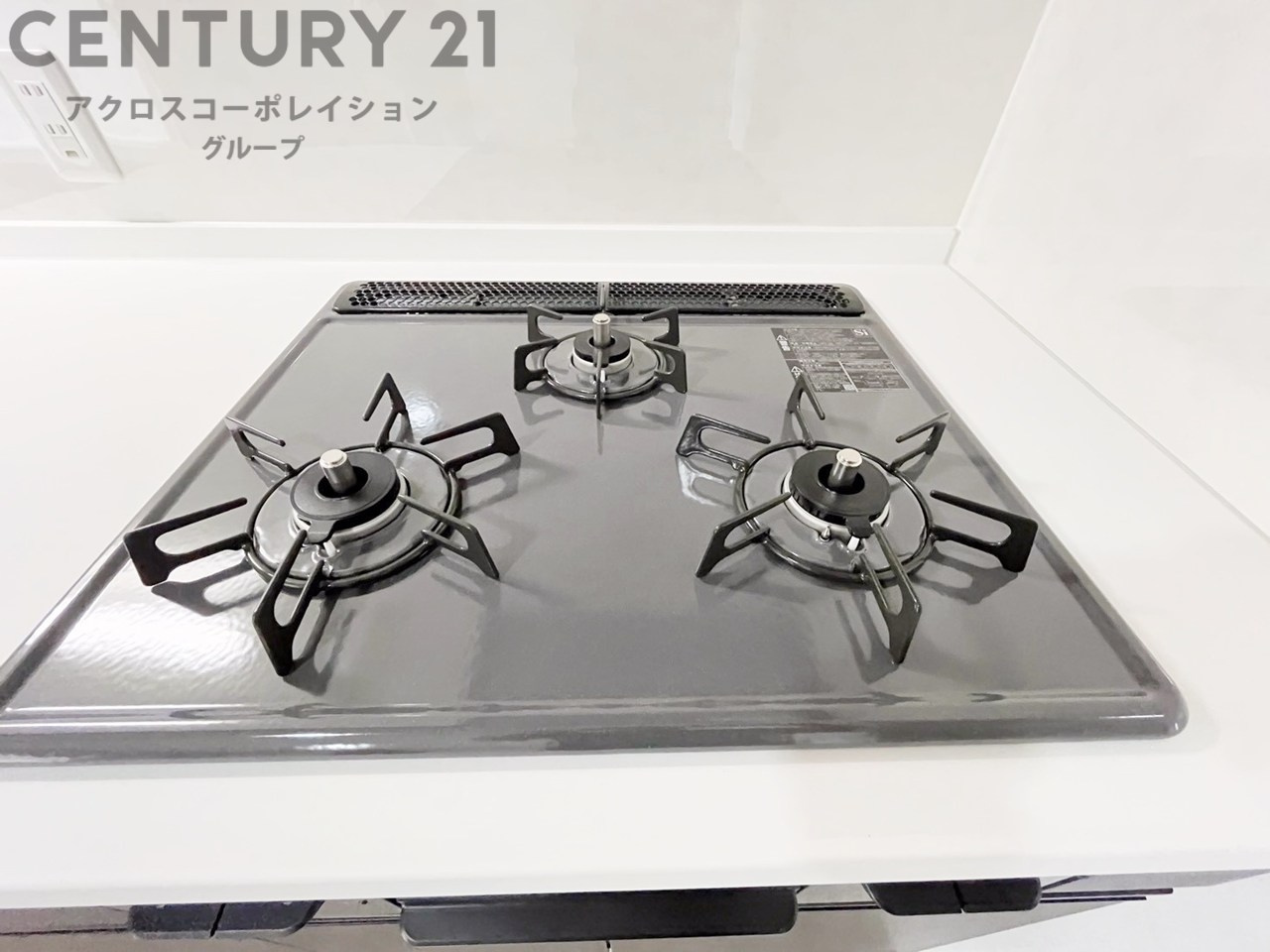 多数の調理器具を同時に使用でき、料理の効率化が可能。省エネで節約になり、様々な料理スタイルに適応できます。また、火力調整が独立しており、手入れや掃除もしやすく、今よりもっとお料理が楽しくなるかも。　