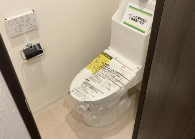 トイレは大きさや形、機能、抗菌性などが異なる多種多彩なタイプが各メーカーから出ています。それぞれに良さがあるため、事前にどういったタイプのトイレがいいのかをご家庭内で決めて、内見に行くといいでしょう。