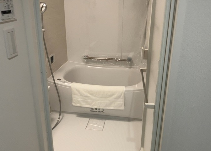 入浴時の快適さも大事なことですが、綺麗な状態を維持できなければ気持ちよく入浴できません。毎日の掃除が楽という点は大事なポイントになります！カビが生えにくく掃除がしやすい、壁や浴槽を選ぶといいでしょう。