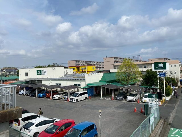 買い物便利なFUJIスーパーまで徒歩5分（390ｍ）です。