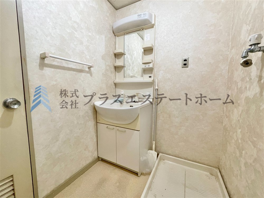 大型洗面器は、洗顔・洗髪はもちろん、つけ置き洗いなどにも便利です♪
