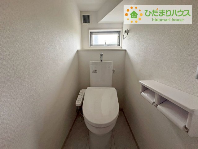 1・2階にトイレあり。階段を降りなくてもいいので、高齢者の方も優しい☆彡