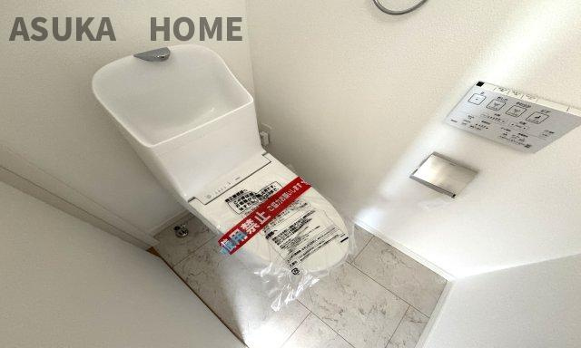 クールJAPANの一つ！ウォシュレット内蔵のトイレ設備です♪　