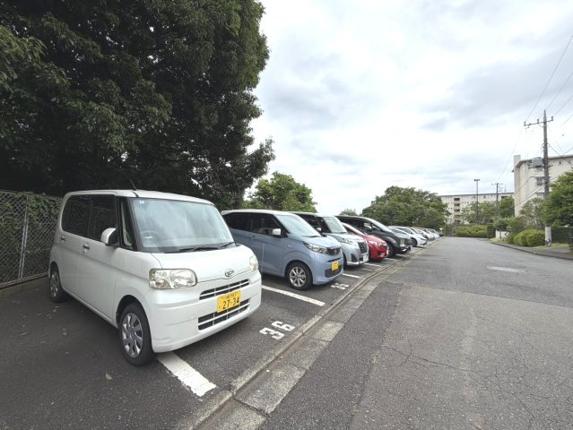 駐車場空きあり　月額6、000円（敷金18、000円）