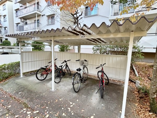 敷地内にある自転車置場（使用料無料）