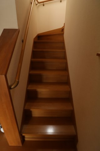 顔を見て、声を聞いて、それから部屋へ！リビング階段のお家！！