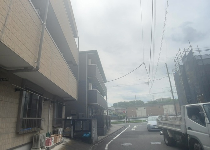 土地の地勢が高台の場合、景色を綺麗にみることができ、景色にこだわってお家探ししている方におすすめです！また平坦地よりも風通しがいいというメリットがあります。デメリットもあるので是非現地でご確認下さい。