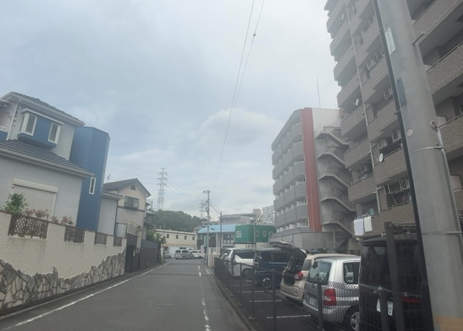 桜や紅葉の名所に出かける人は多いと思いますが、家にいながら季節の移ろいを感じる生活を送りませんか？リビングや窓から見える景色が生活を彩るワンポイントに！現地から見える景色を堪能してみては如何でしょう。