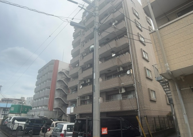 眺望を気にして物件を探す場合、前面に建物が建っていないか現地で確認しましょう！前面に建物があると景色はもちろん、日当たりや風通しにも影響が出てきます。住んだ時のことを想像しながら現地見学をしましょう。