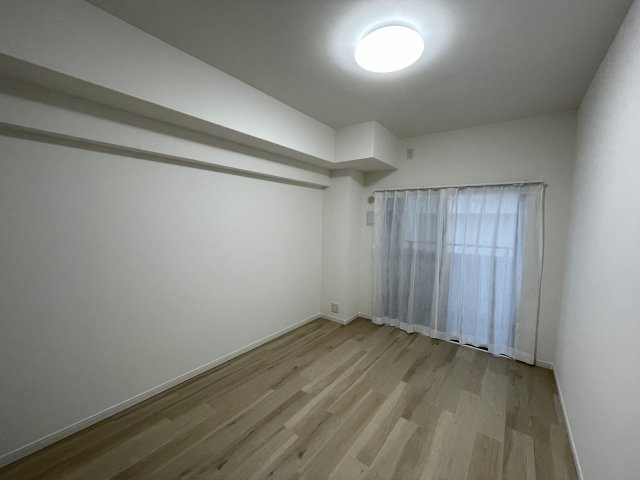 明るい洋室です