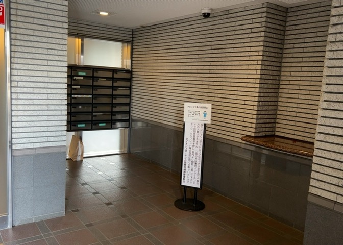 ラウンジは、マンションの共用スペースに椅子やテーブルなどを配置した利用者が寛げる空間です。屋内型ラウンジと屋外型ラウンジがあります。共用部分の管理状況と合わせて、詳細については現地でご確認ください。