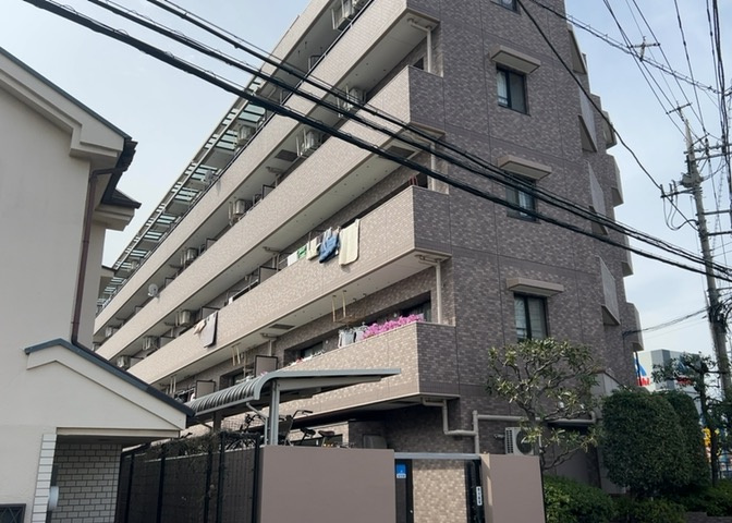 隣家の土地はどうなっているのか、生活利便施設が近くにあるのか、学校まで近いかなど、お客様のライフスタイルにあわせたイメージが重要です。また、近くにあると困る施設が近くにないかも確認するといいでしょう。