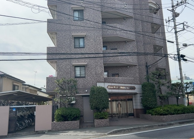 眺望の良さを楽しめるダイニングキッチンで家族団らんの時間を過ごしてはいかがでしょうか。バルコニーから見える景色を家族で眺める時間は、時間が経つのを忘れてしまいそうですね。是非、現地を見に行きましょう！