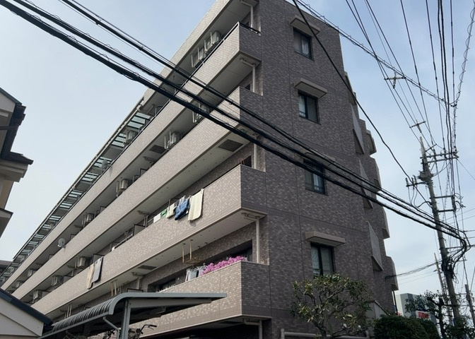 ＳＲＣ造は強度や耐震性の面でもRC造と比べて優れています。そのため、10階建以上の高層または超高層マンションなどの建築にも多く採用されています。柱や梁などのサイズが小さくても高い耐震性を確保できます。
