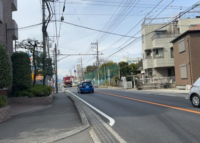 眺望の良さを楽しめるダイニングキッチンで家族団らんの時間を過ごしてはいかがでしょうか。バルコニーから見える景色を家族で眺める時間は、時間が経つのを忘れてしまいそうですね。是非、現地を見に行きましょう！