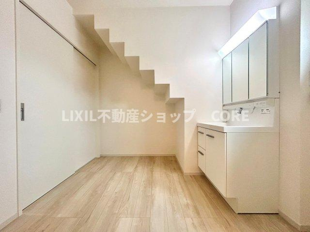 広々としたパウダールームはホテルのような上質な気品あふれる空間を創造しております。
